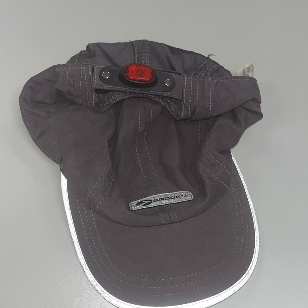 Brooks Dark Gray / lite grey baseball cap with red light attachment OS/ preowned